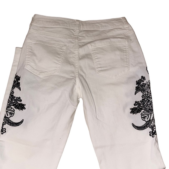 Republic Denim White With Black Embroidered Accent On Leg Size 6/27 Raw Hem - Picture 4 of 5